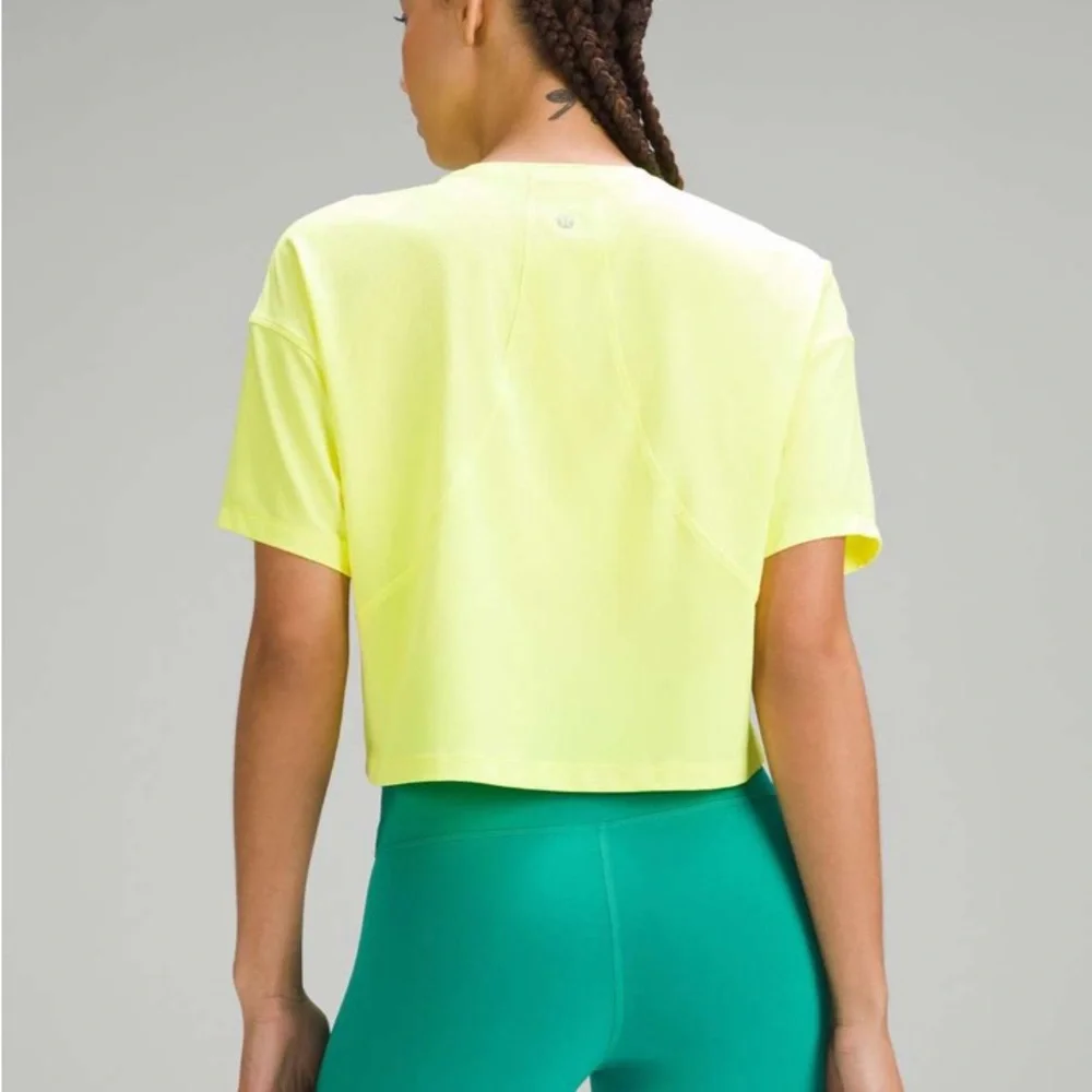 NWT LULULEMON ATHLETICA Abrasion Resistant Training Tee. Size 12 - Picture 2 of 5